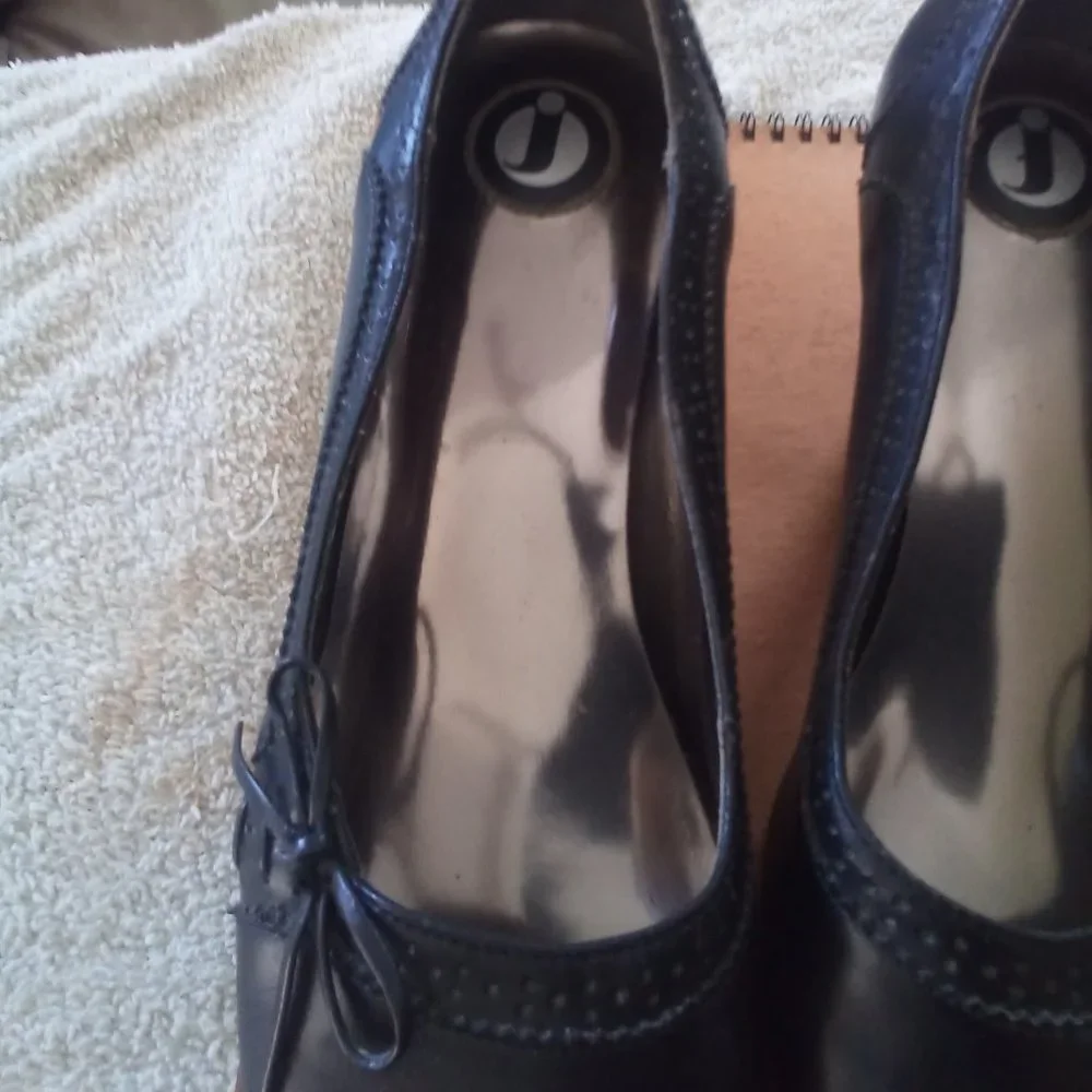 GREAT UC J black heels